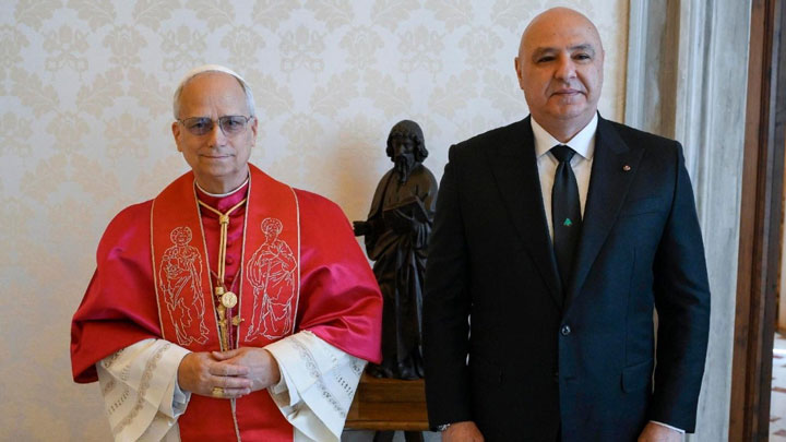 موكب رئيس الجمهوريّة ستوجّه إلى المطار لاستقبال البابا