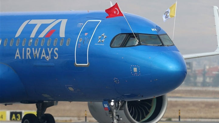 وصول البابا لاون الرّابع عشر إلى مطار بيروت