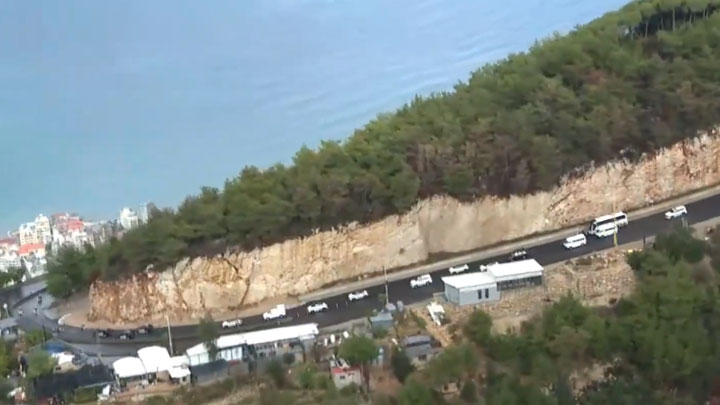 البابا في طريقه إلى عنّايا