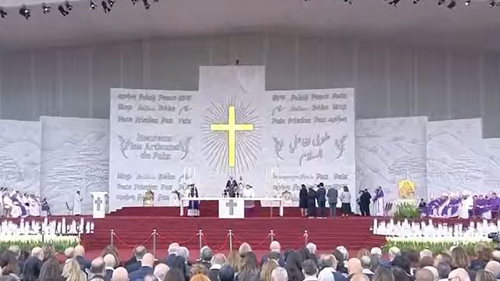 تصميمات خاصّة في القدّاس الحبريّ