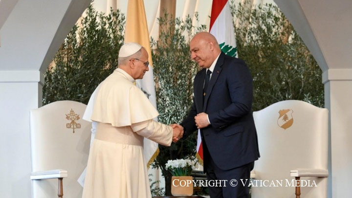 الرّئيس عون: نودّع "أبًا" والبابا: نحن لا نفترق أبدًا