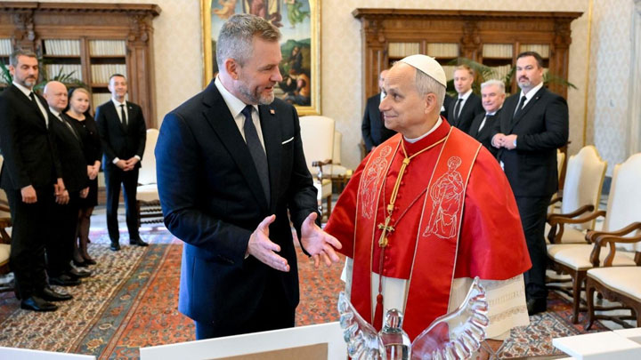 بعد عودته من تركيا ولبنان، لقاءان رسميّان للبابا!