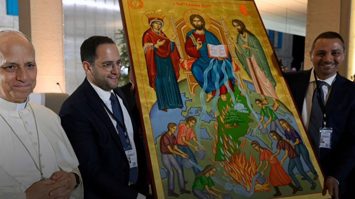 ما هي الهديّة الّتي قدّمها شبيبة لبنان للبابا؟