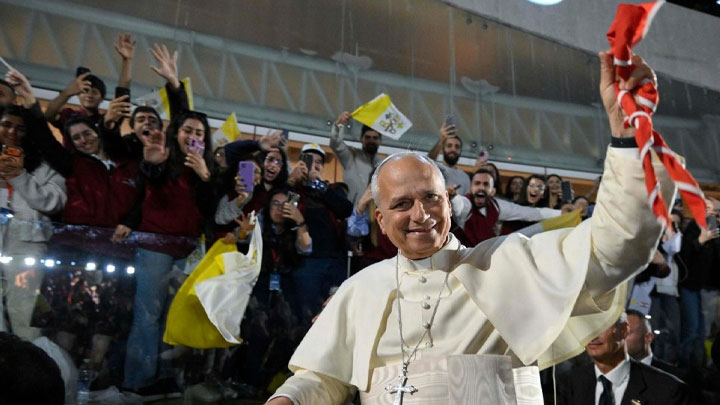 البابا: كان اللّبنانيّون ينتظرون كلمة وحضورًا يعزّيانهم، لكن هم الّذين عزّوني بإيمانهم واندفاعهم