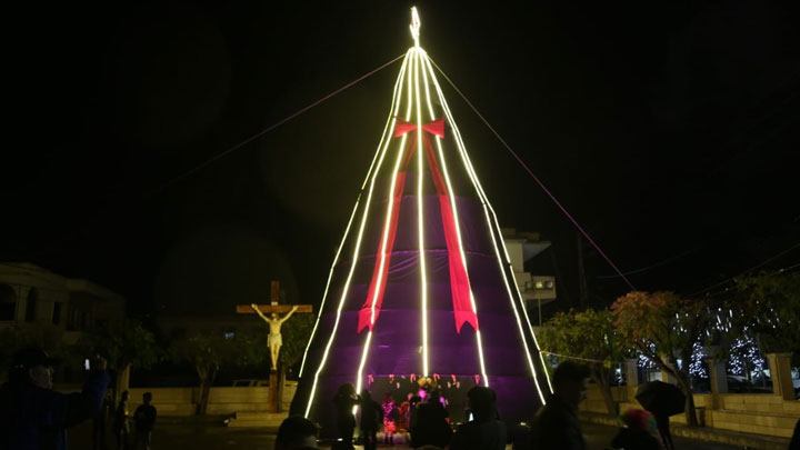 رميش أضاءت زينتها الميلاديّة بالرّغم من الصّعوبات والمخاطر