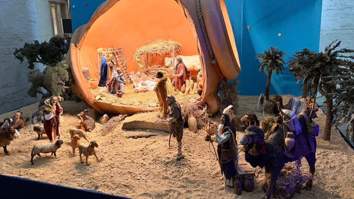 مئة مغارة ميلاديّة في الفاتيكان للسّنة الثّامنة