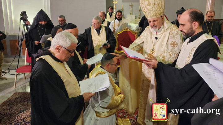 يونان رسم المونسنيور حبيب مراد خوراسقفًا