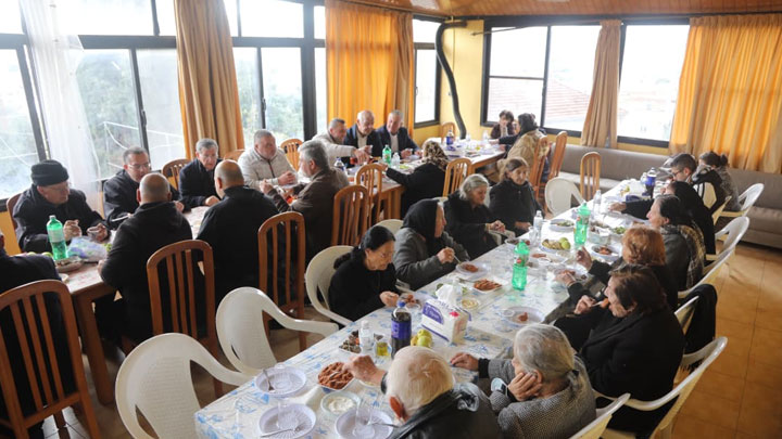 غداء للمسنّين في مركز بيت ستّي وجدّي – رميش