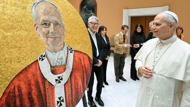 إنجاز اللّوحة الفسيفسائيّة الدّائريّة للبابا لاون الرّابع عشر