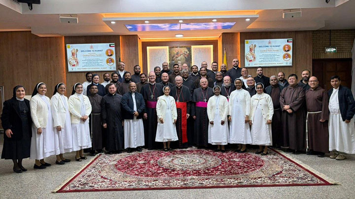 بارولين يدعو الإكليوس والمؤمنين في الكويت إلى أن كونوا شهود رجاء