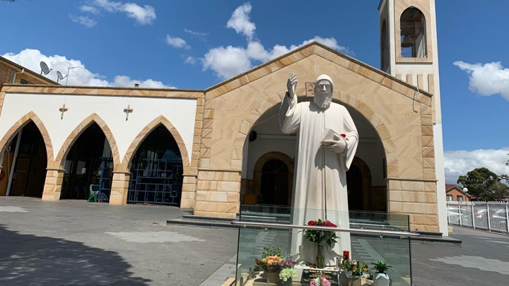 حدث تاريخيّ مارونيّ في سيدني اليوم: رفع أكبر وجه تذكاريّ لمار شربل