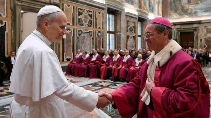 ما هو التّوازن الّذي دعا إليه البابا محكمة الرّوتا في عملها القضائي؟