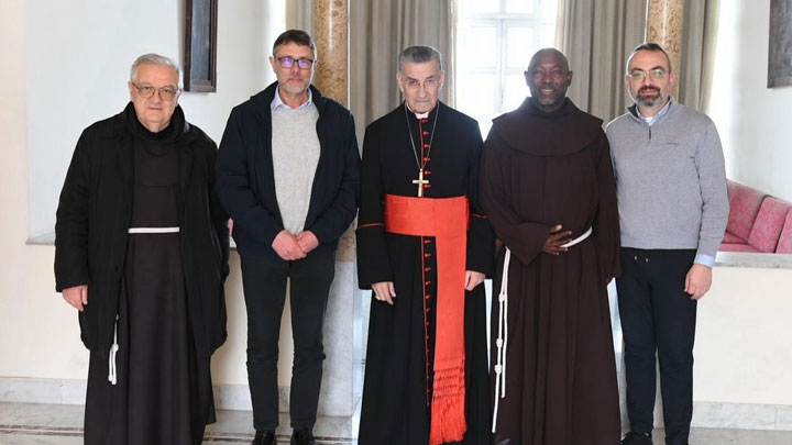 وفد من الرّهبنة الفرنسيسيّة العلمانيّة في بكركي التماسًا لبركة الرّاعي