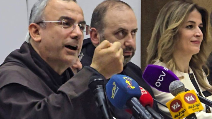 الأب ميشال عبّود مسلّمًا إدارة كاريتاس: تسليم الأمانة... مسيرة شكر ورجاء