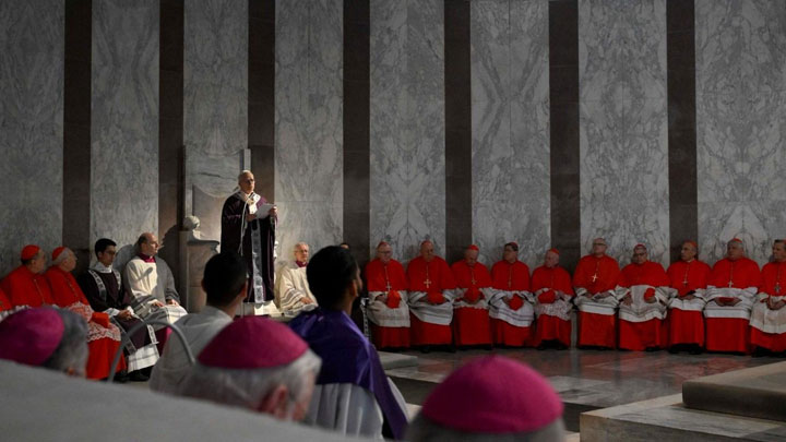 البابا في أربعاء الرّماد: زمن الصّوم يعلّمنا أن نرى ما يولد وما ينمو ويدفعنا لخدمته