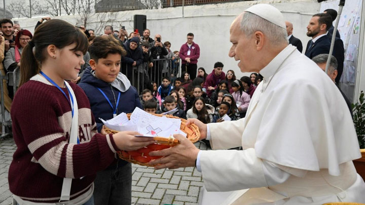البابا "قلق" بشأن ما يحدث في العالم