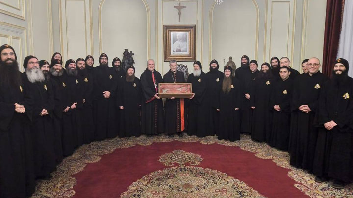 الرّاعي بارك رهبنة بيت مارون خلال استقبالها في بكركي