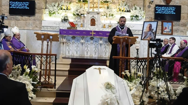 القليعة ودّعت اليوم راعيها الشّهيد الأب بيار الرّاعي