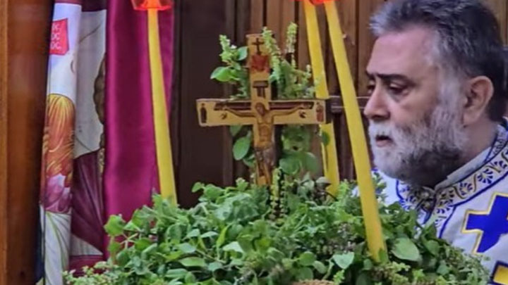 الأب محفوض: عشق الصّليب المحيي