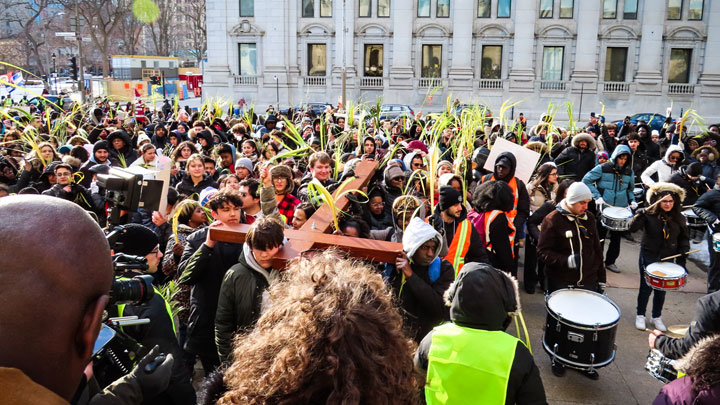 خمسة آلاف شابّ وشابّة ساروا في أحياء مونتريال بالشّعانين