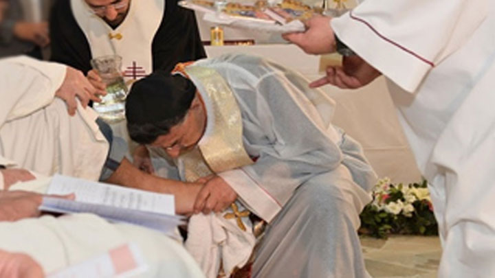 الرّاعي يترأّس رتبة الغسل مساءً في سيّدة لبنان- حريصا