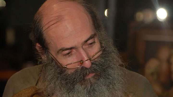 فايز: زاهد في قلب العالم، ونور في قلب الإعلام