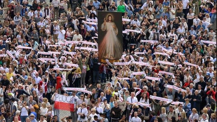 البابا قريب من "الشّعب اللّبنانيّ العزيز" أكثر من أيّ وقت مضى