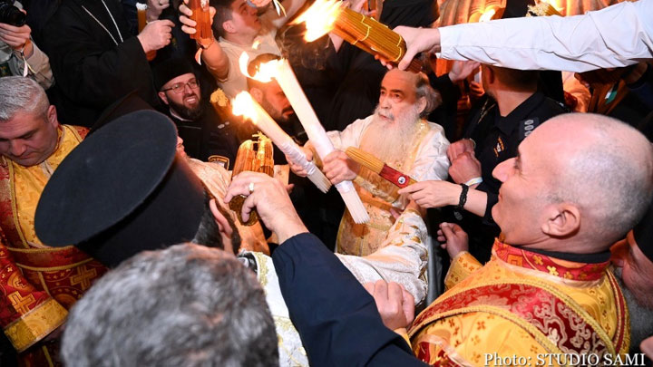 كنيسة القيامة أحيت مراسم فيض النّور، والتّفاصيل؟