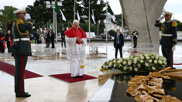 مقام الشّهيد محطّة البابا الأولى في الجزائر وعظة الجبل حاضرة في خطابه