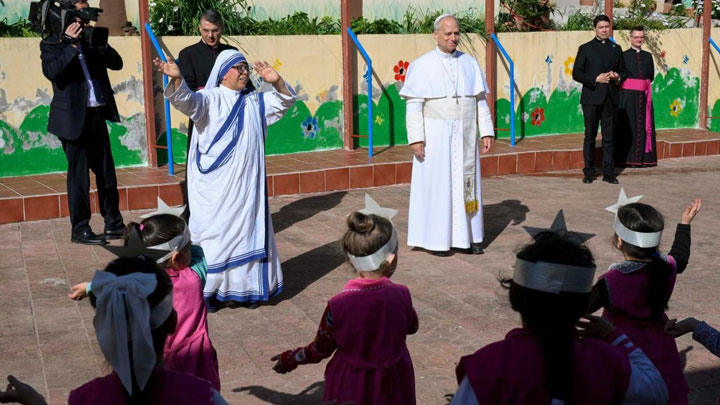 البابا يلتقي أطفال "سيّدة أفريقيا" قبل مغادرته الجزائر