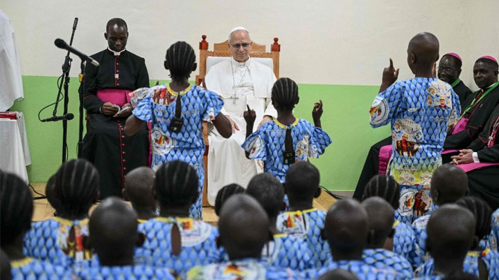 كيف وصف البابا رحلته إلى الجزائر وما كانت أبرز محطّات يومه الأوّل في الكاميرون؟