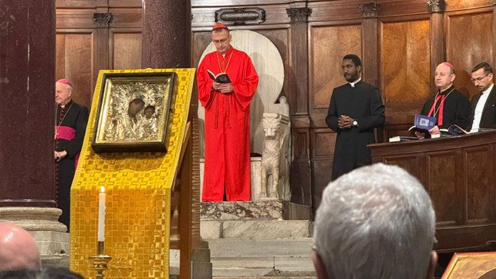 نونا ترأّس في روما صلاة من أجل السّلام