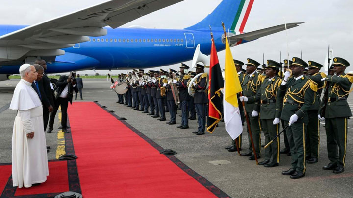 البابا غادر أنغولا باتّجاه غينيا الاستوائيّة، والتّفاصيل؟