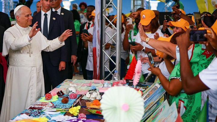 ما كانت أولى محطّات البابا في غينيا الاستوائيّة؟