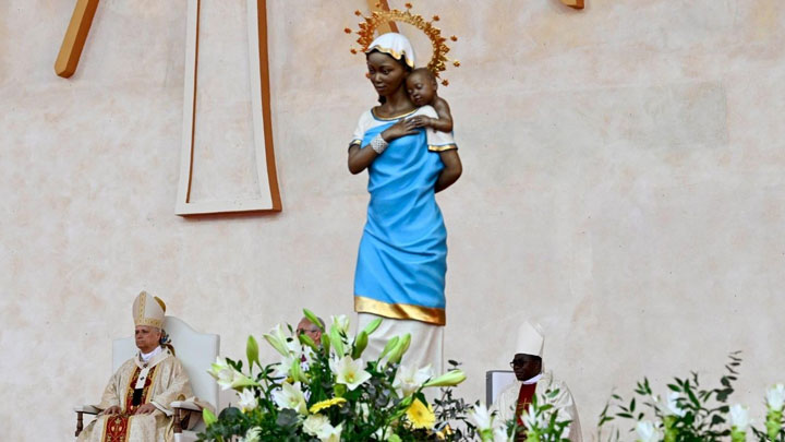 البابا: أغادر أفريقيا حاملًا معي كنزًا لا يقدّر بثمن من الإيمان والرّجاء والمحبّة